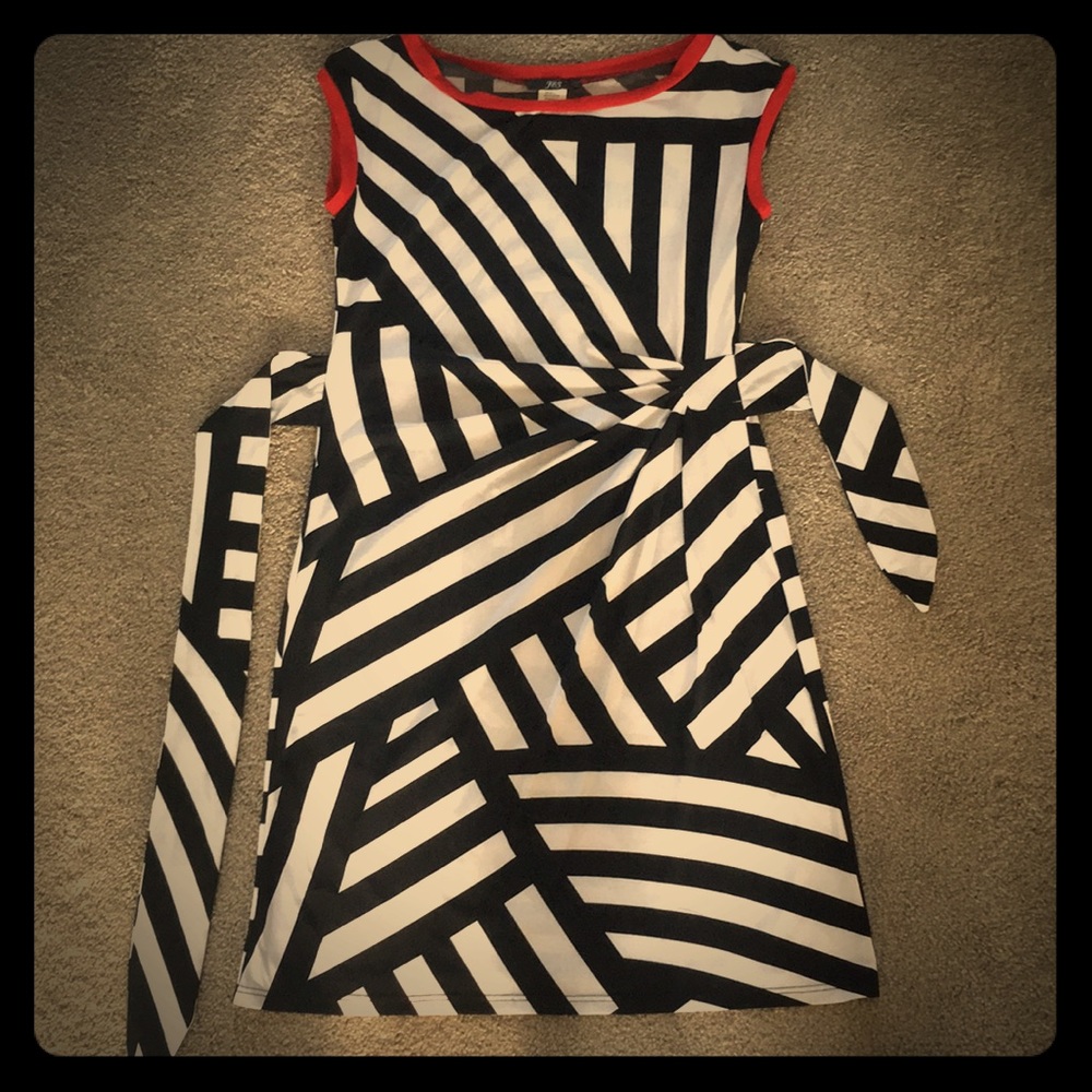 Wrap style dress -Like new, geometric print